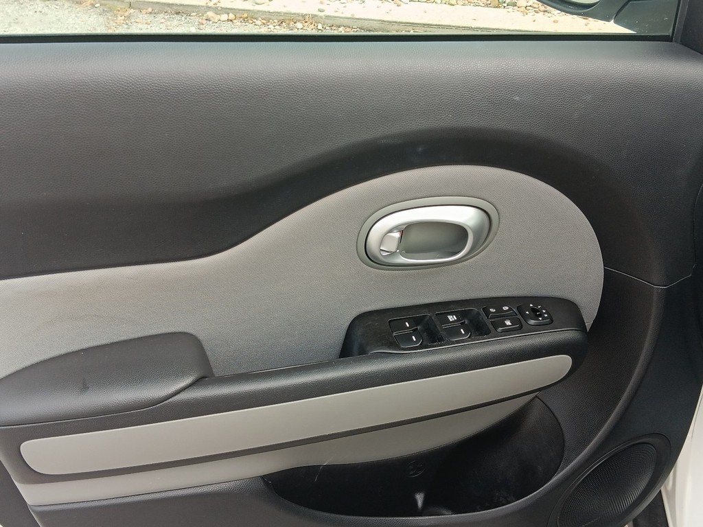 Kia Soul Vehicle Full-screen Gallery Image 14