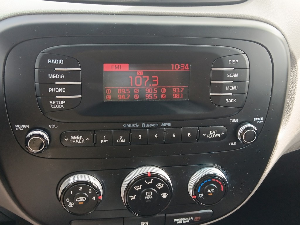 Kia Soul Vehicle Full-screen Gallery Image 18
