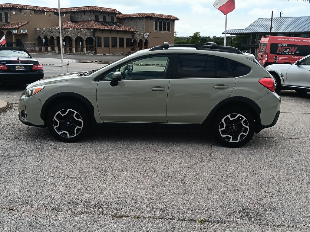 Subaru Crosstrek Vehicle Full-screen Gallery Image 7