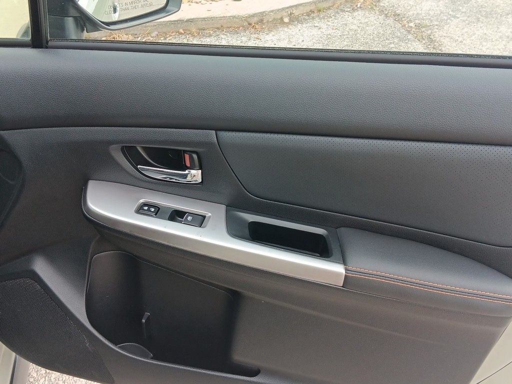 Subaru Crosstrek Vehicle Full-screen Gallery Image 10