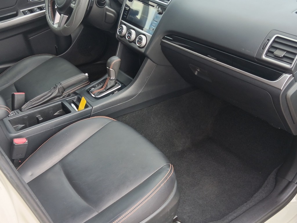 Subaru Crosstrek Vehicle Full-screen Gallery Image 11