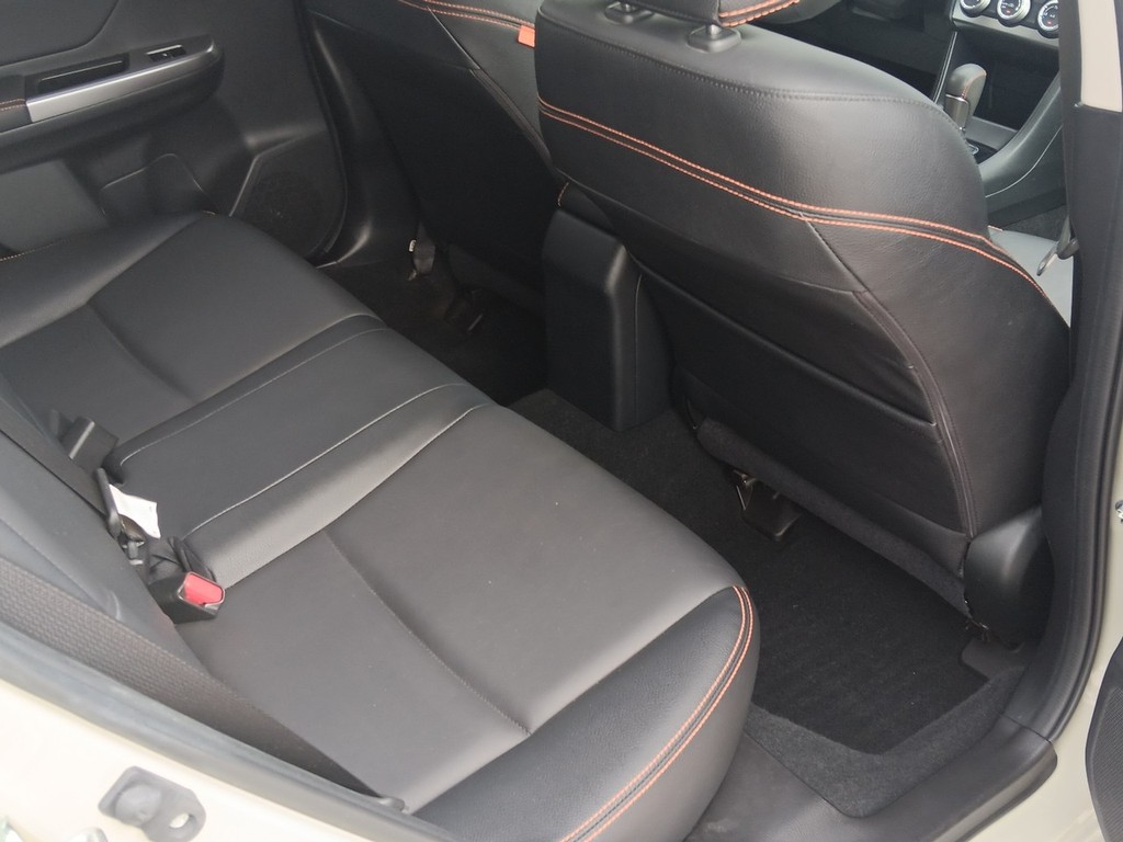 Subaru Crosstrek Vehicle Full-screen Gallery Image 13