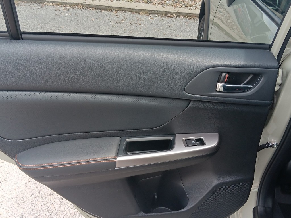 Subaru Crosstrek Vehicle Full-screen Gallery Image 14