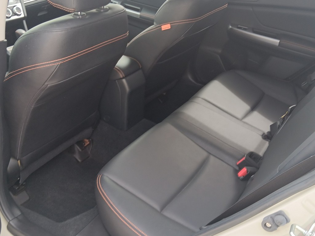 Subaru Crosstrek Vehicle Full-screen Gallery Image 15