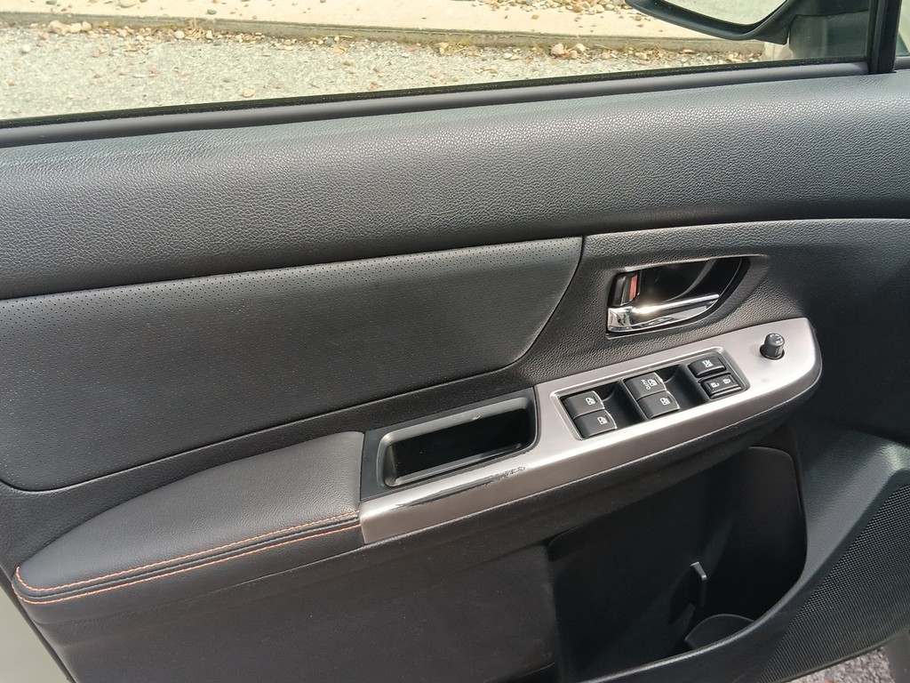 Subaru Crosstrek Vehicle Full-screen Gallery Image 17
