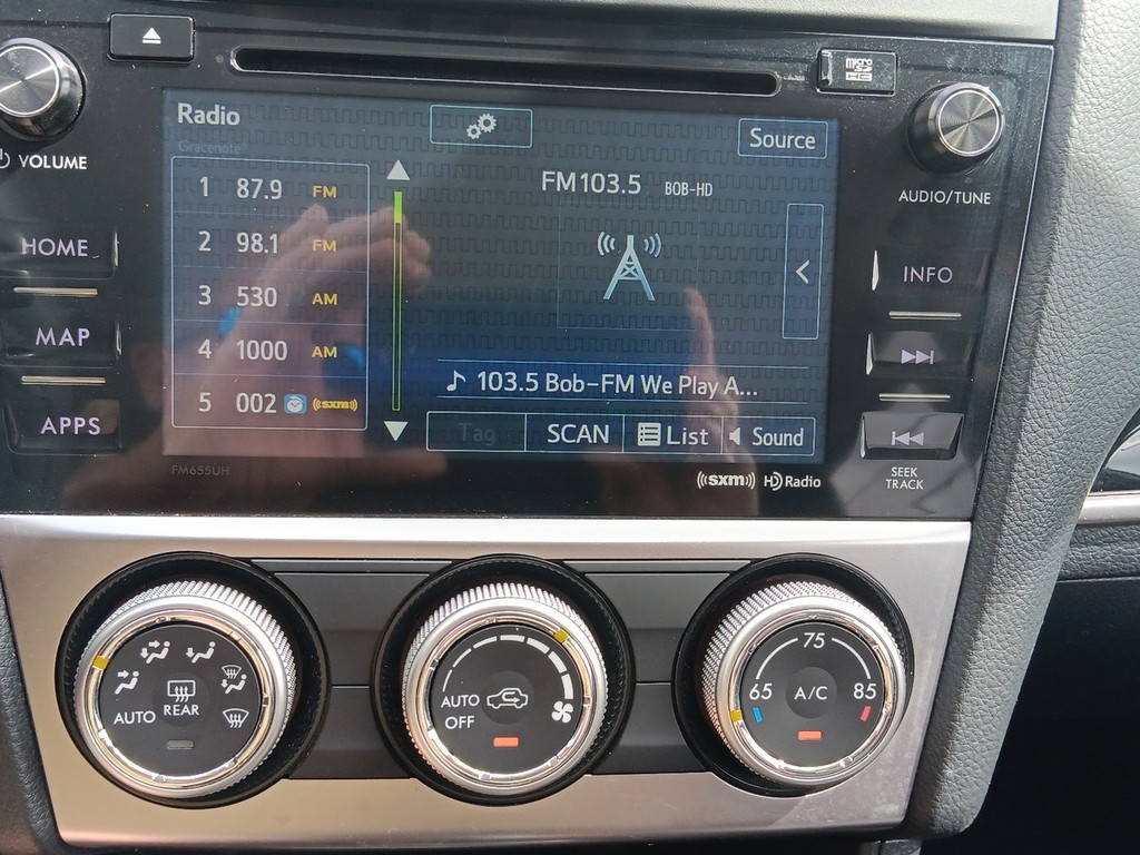 Subaru Crosstrek Vehicle Full-screen Gallery Image 21