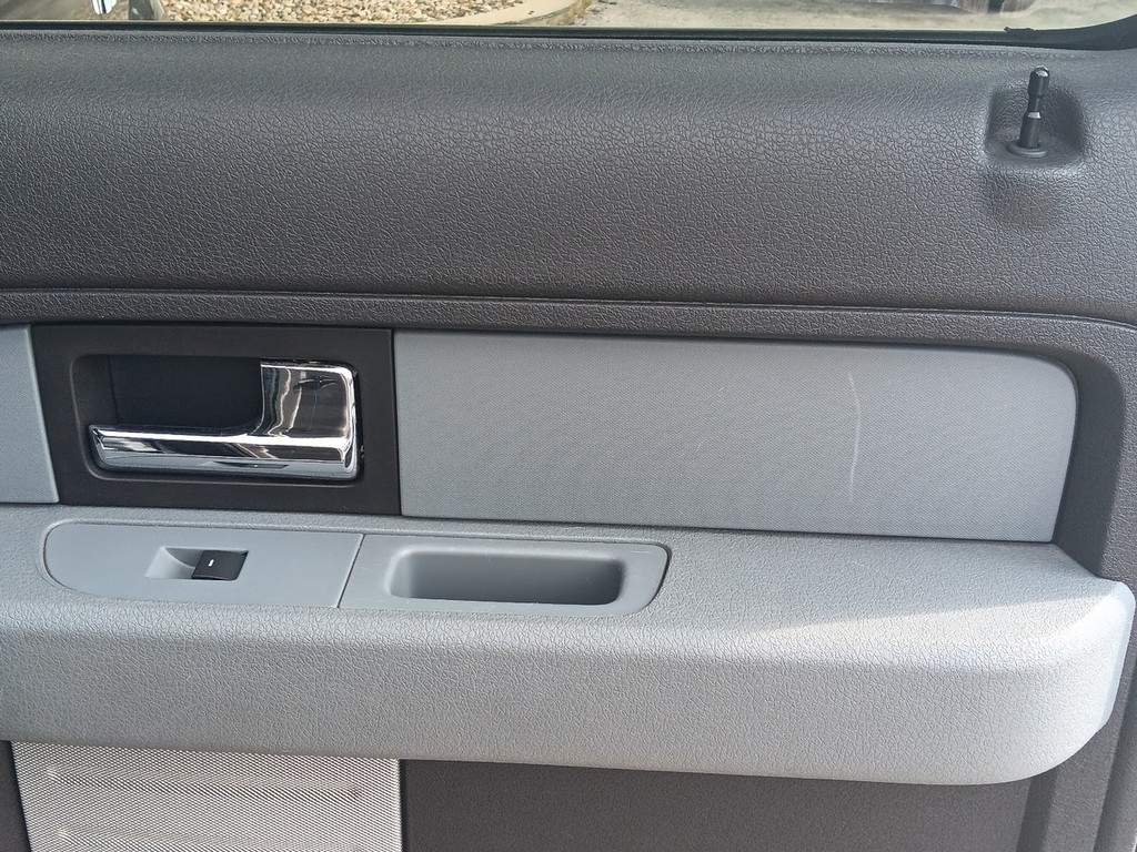 Ford F-150 Vehicle Full-screen Gallery Image 11