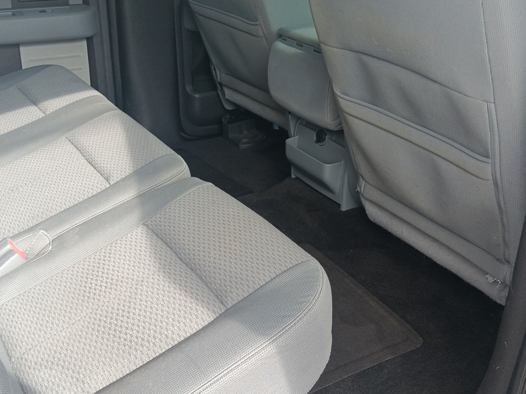 Ford F-150 Vehicle Full-screen Gallery Image 12
