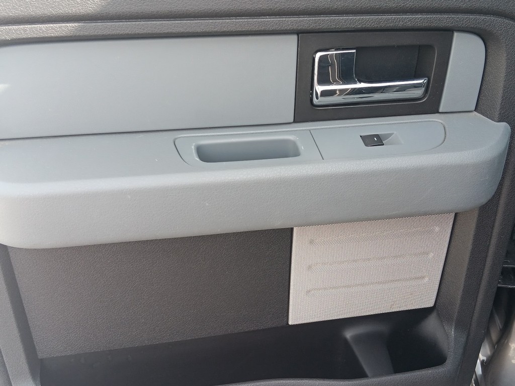 Ford F-150 Vehicle Full-screen Gallery Image 13