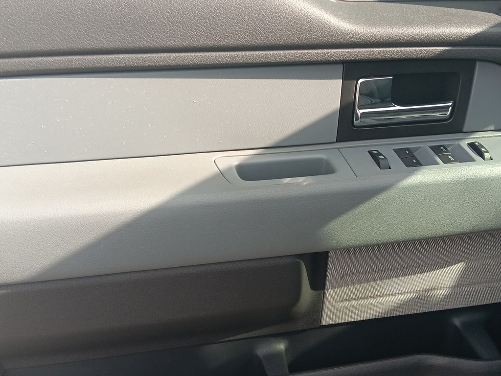 Ford F-150 Vehicle Full-screen Gallery Image 15