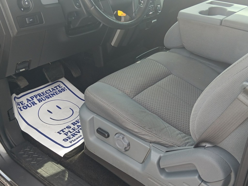 Ford F-150 Vehicle Full-screen Gallery Image 16