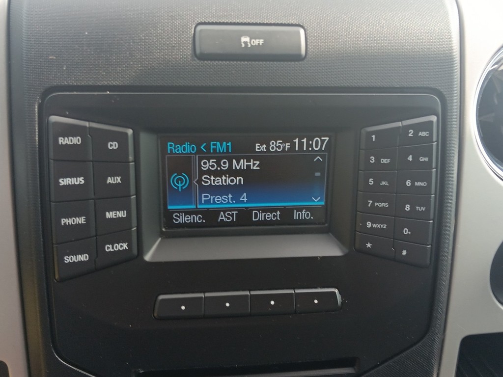 Ford F-150 Vehicle Full-screen Gallery Image 18