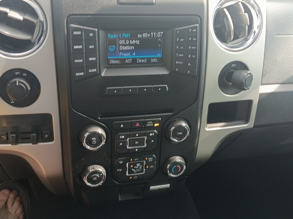Ford F-150 Vehicle Full-screen Gallery Image 19