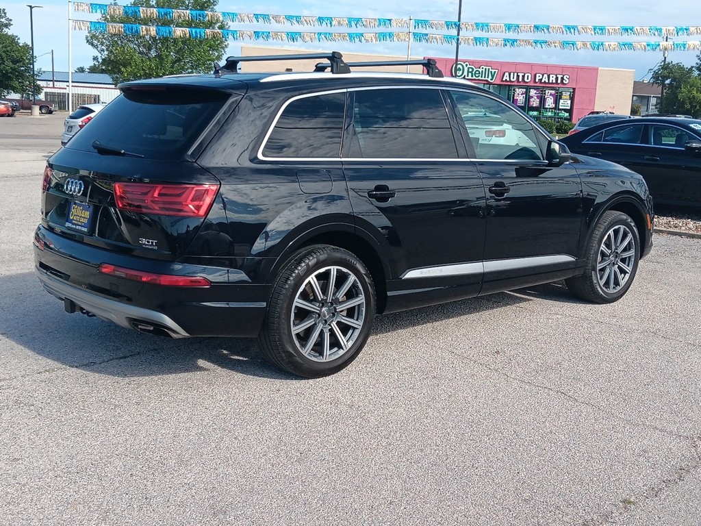 Audi Q7 Vehicle Full-screen Gallery Image 03