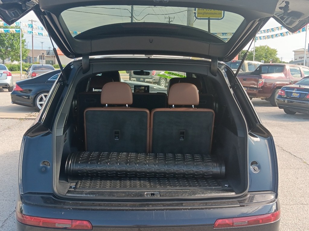 Audi Q7 Vehicle Full-screen Gallery Image 05