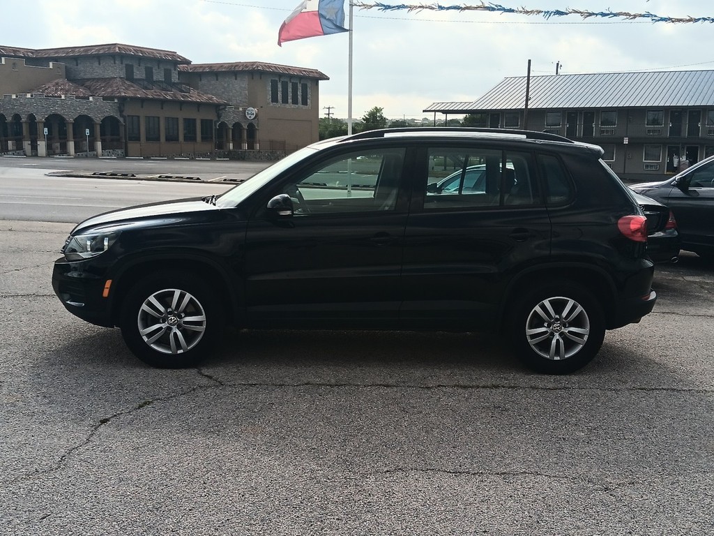 Volkswagen Tiguan Vehicle Full-screen Gallery Image 06