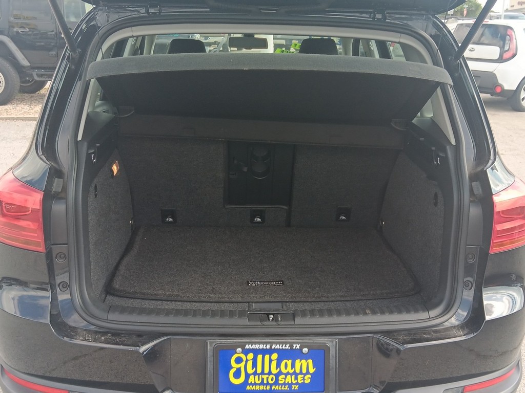 Volkswagen Tiguan Vehicle Full-screen Gallery Image 13