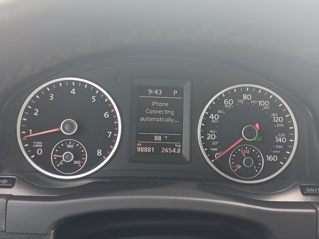 Volkswagen Tiguan Vehicle Full-screen Gallery Image 18