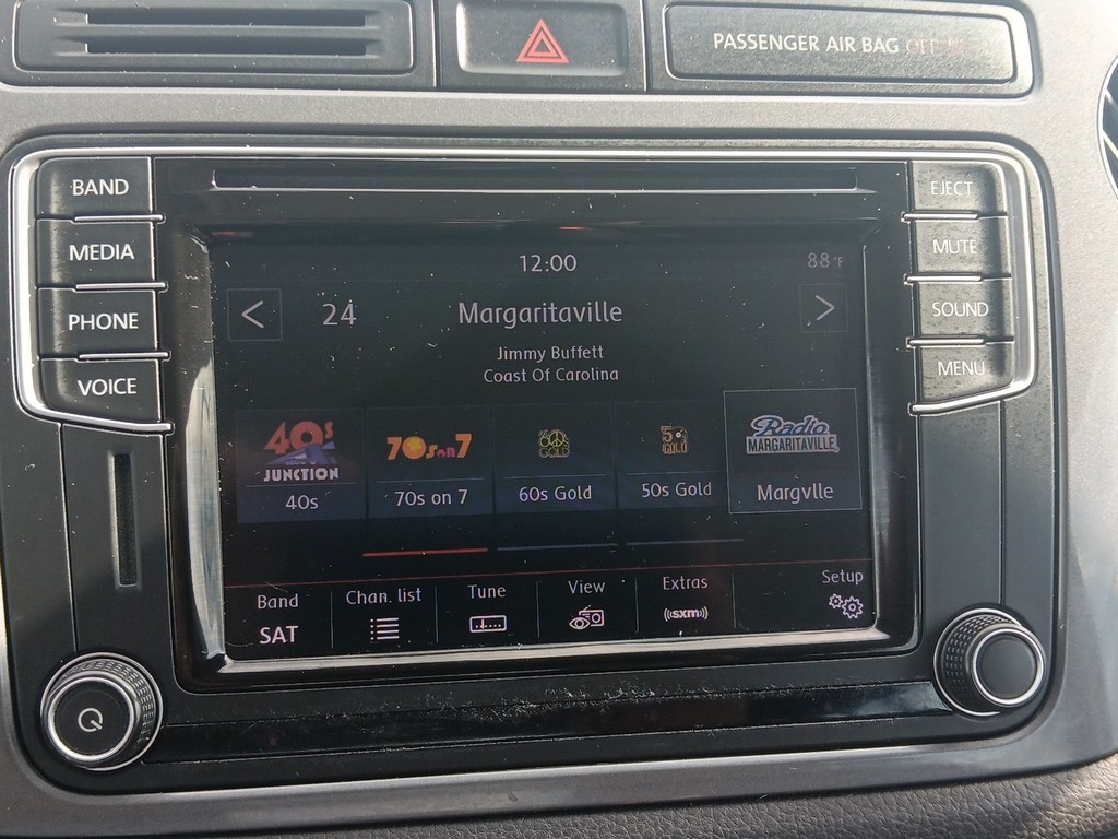 Volkswagen Tiguan Vehicle Full-screen Gallery Image 19