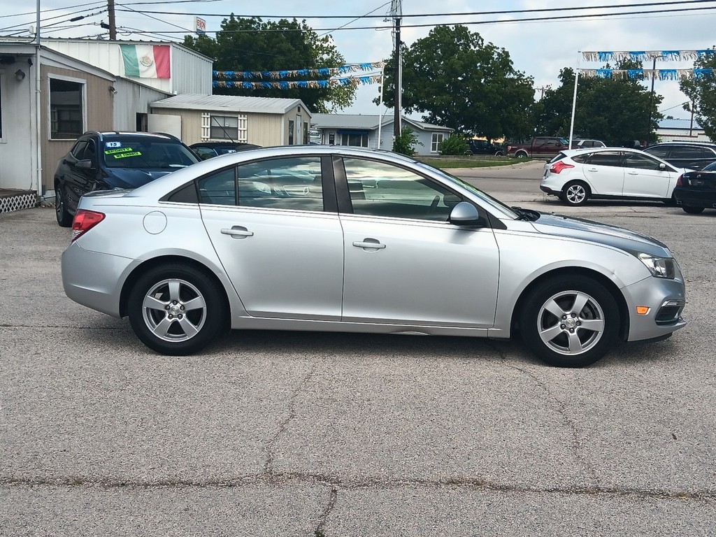 Chevrolet Cruze Limited Vehicle Full-screen Gallery Image 2