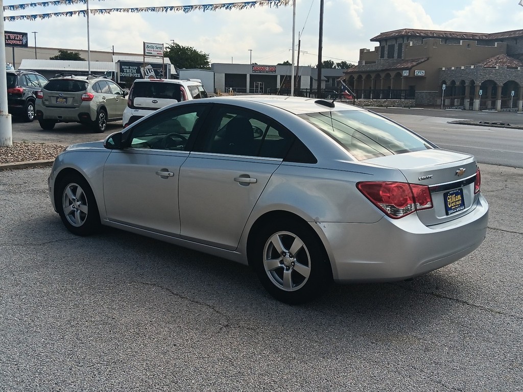 Chevrolet Cruze Limited Vehicle Full-screen Gallery Image 5