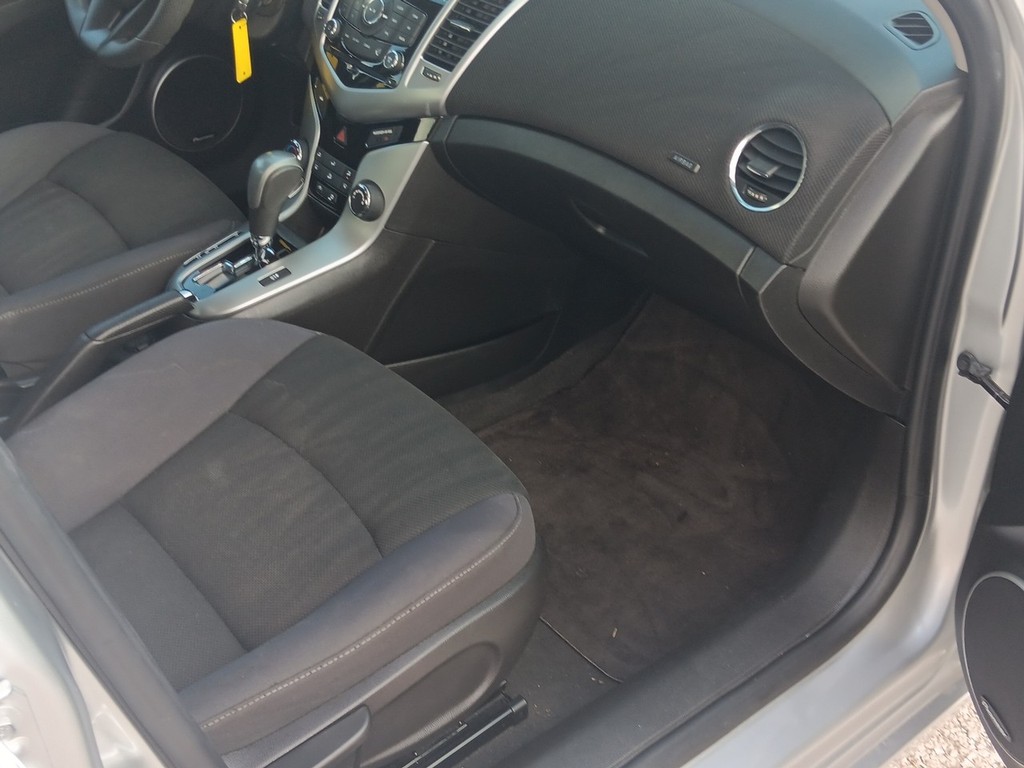 Chevrolet Cruze Limited Vehicle Full-screen Gallery Image 10