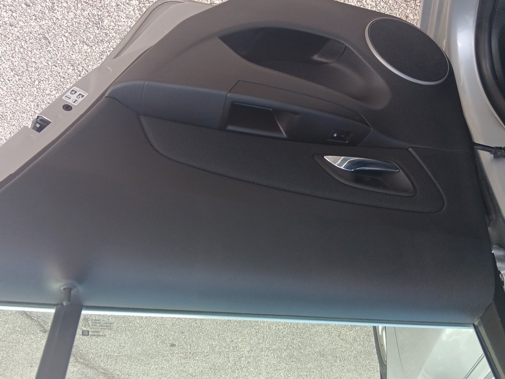 Chevrolet Cruze Limited Vehicle Full-screen Gallery Image 11