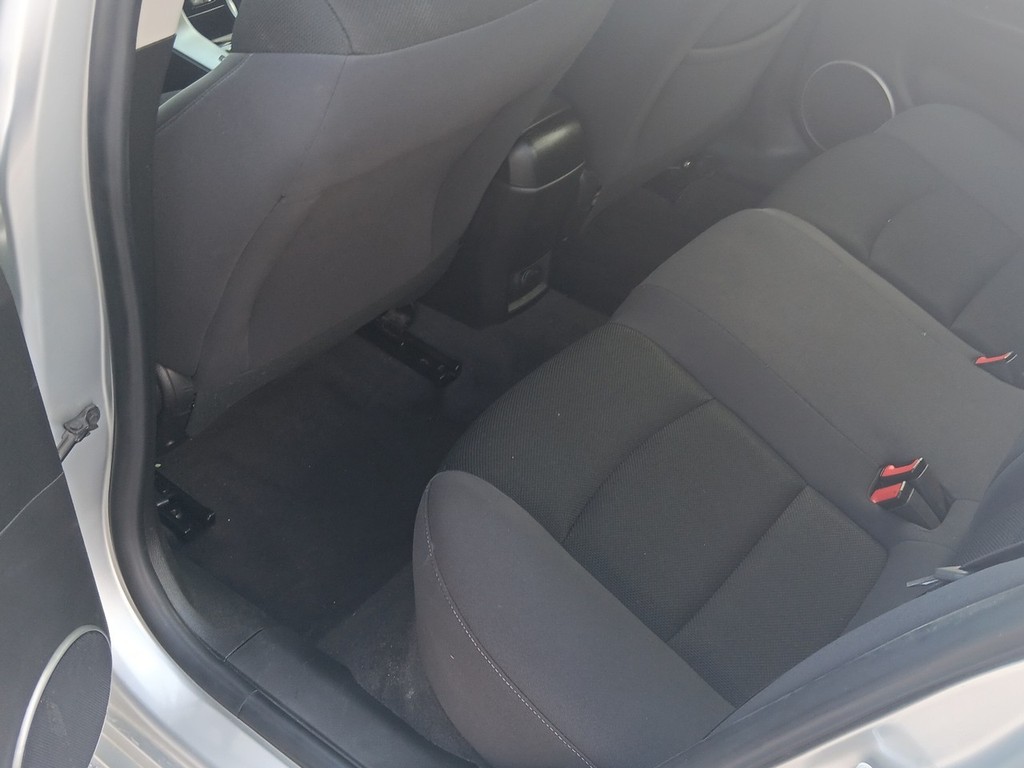 Chevrolet Cruze Limited Vehicle Full-screen Gallery Image 14