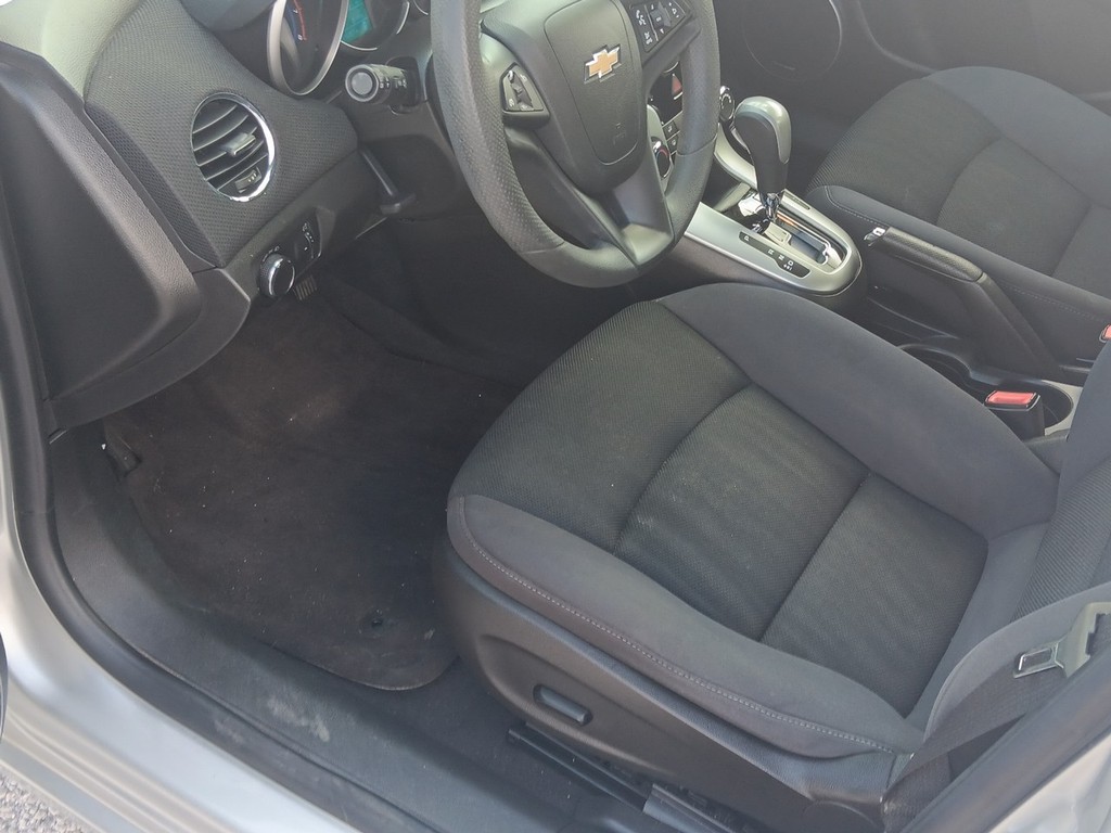 Chevrolet Cruze Limited Vehicle Full-screen Gallery Image 16