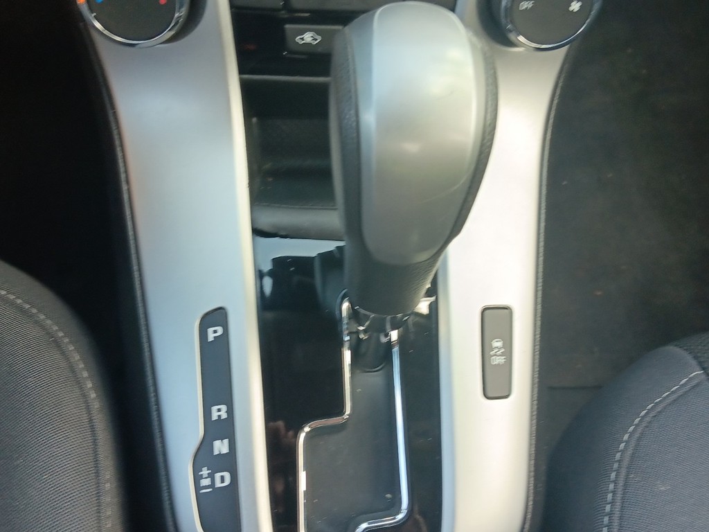 Chevrolet Cruze Limited Vehicle Full-screen Gallery Image 20