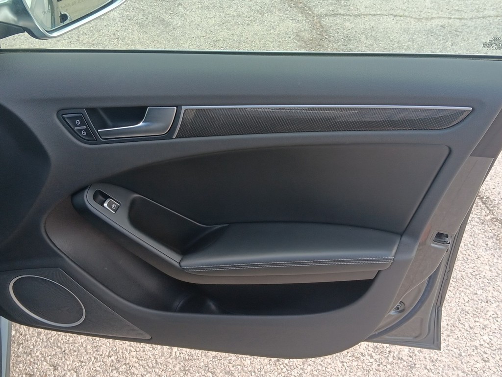 Audi S4 Vehicle Full-screen Gallery Image 09