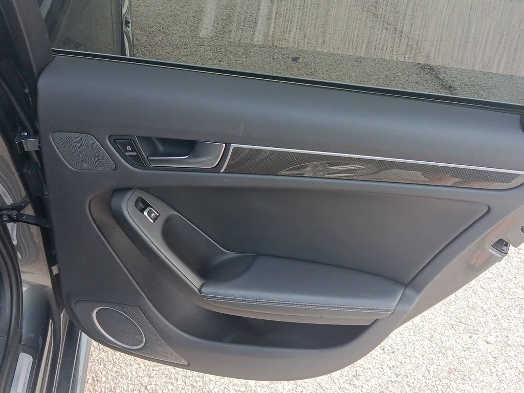 Audi S4 Vehicle Full-screen Gallery Image 11