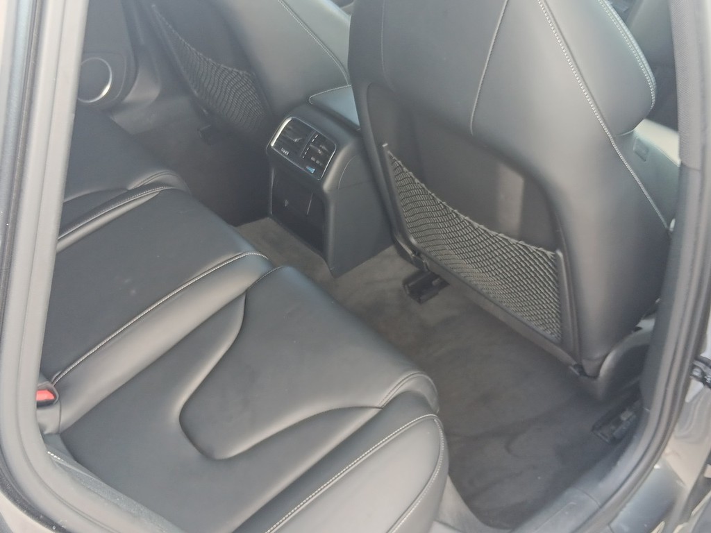 Audi S4 Vehicle Full-screen Gallery Image 12