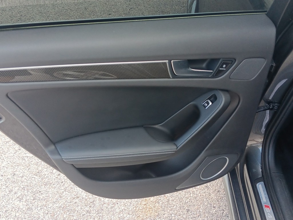 Audi S4 Vehicle Full-screen Gallery Image 13