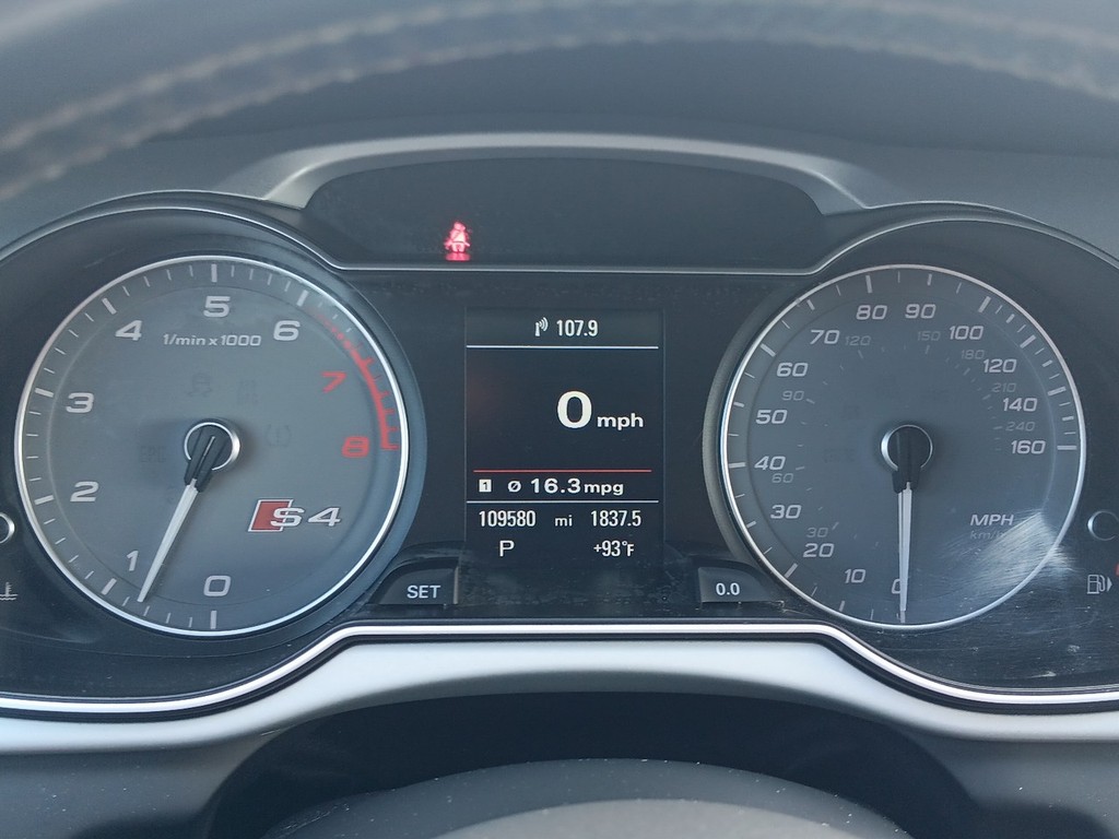 Audi S4 Vehicle Full-screen Gallery Image 18