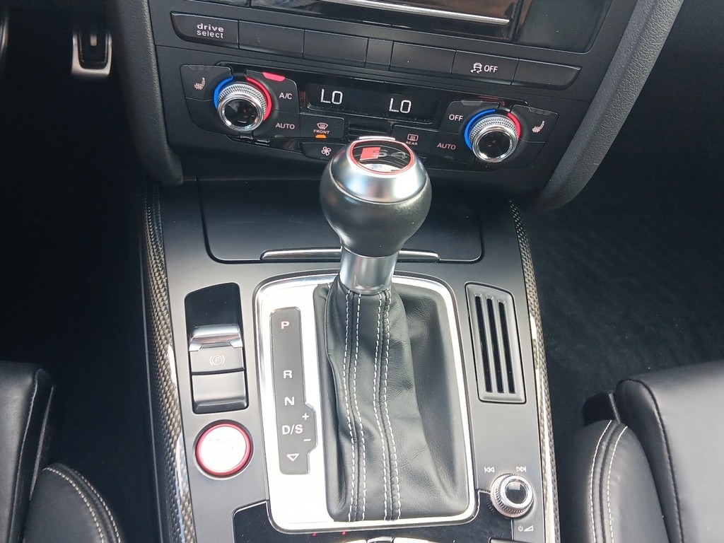 Audi S4 Vehicle Full-screen Gallery Image 20