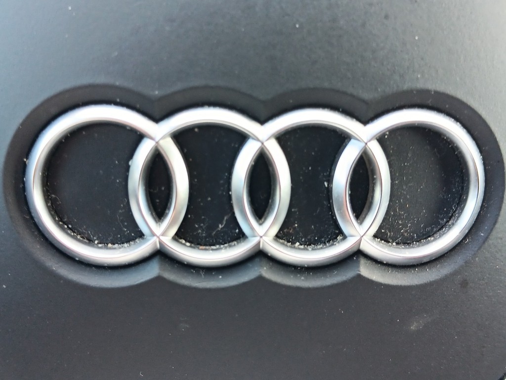Audi S4 Vehicle Full-screen Gallery Image 21