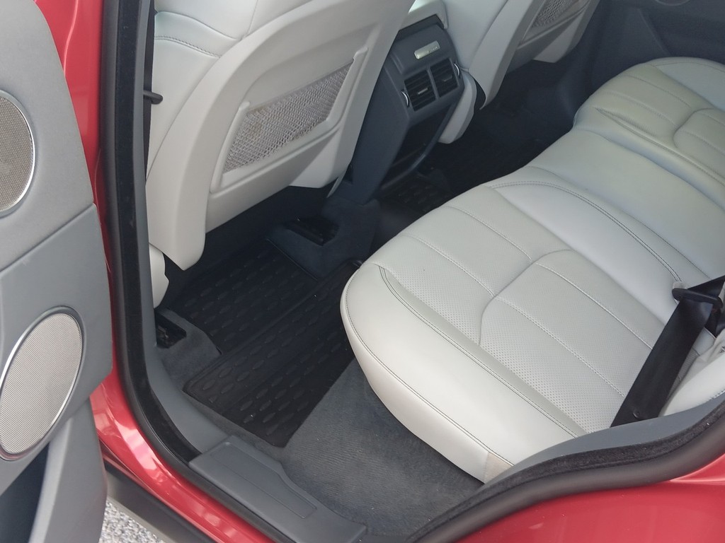 Land Rover Range Rover Evoque Vehicle Full-screen Gallery Image 16