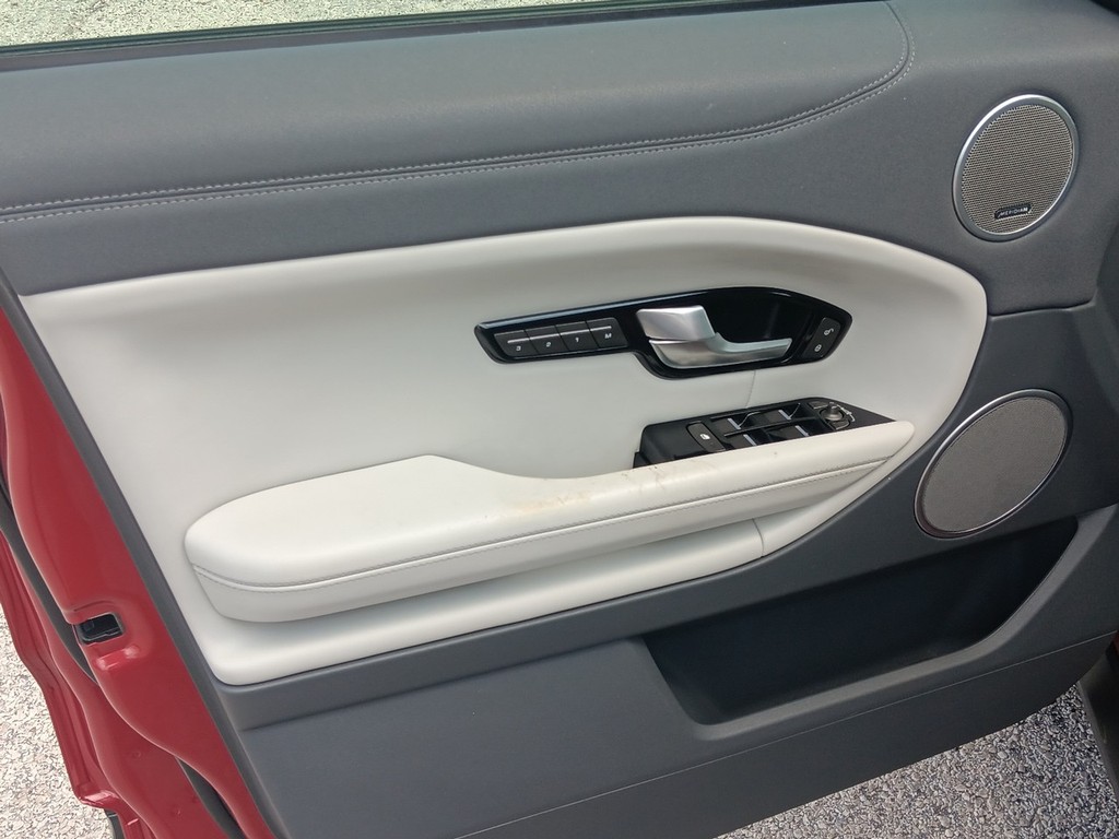 Land Rover Range Rover Evoque Vehicle Full-screen Gallery Image 17