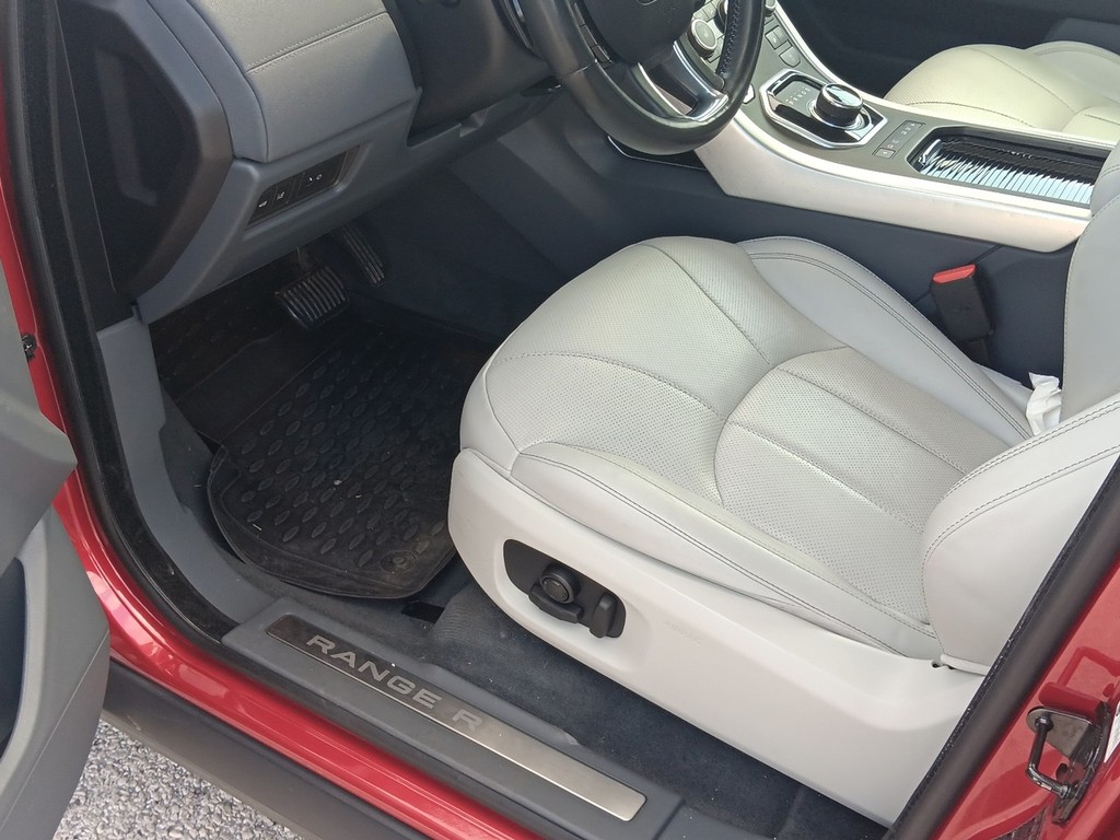 Land Rover Range Rover Evoque Vehicle Full-screen Gallery Image 18