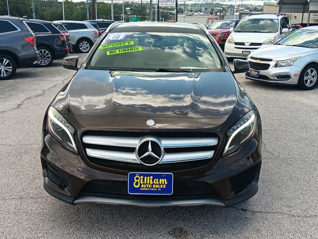 Mercedes-Benz GLA-Class Vehicle Full-screen Gallery Image 08