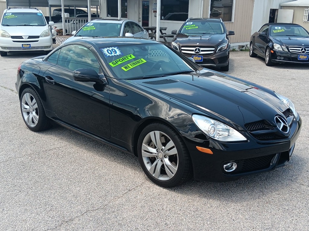Mercedes-Benz SLK-Class Vehicle Full-screen Gallery Image 01