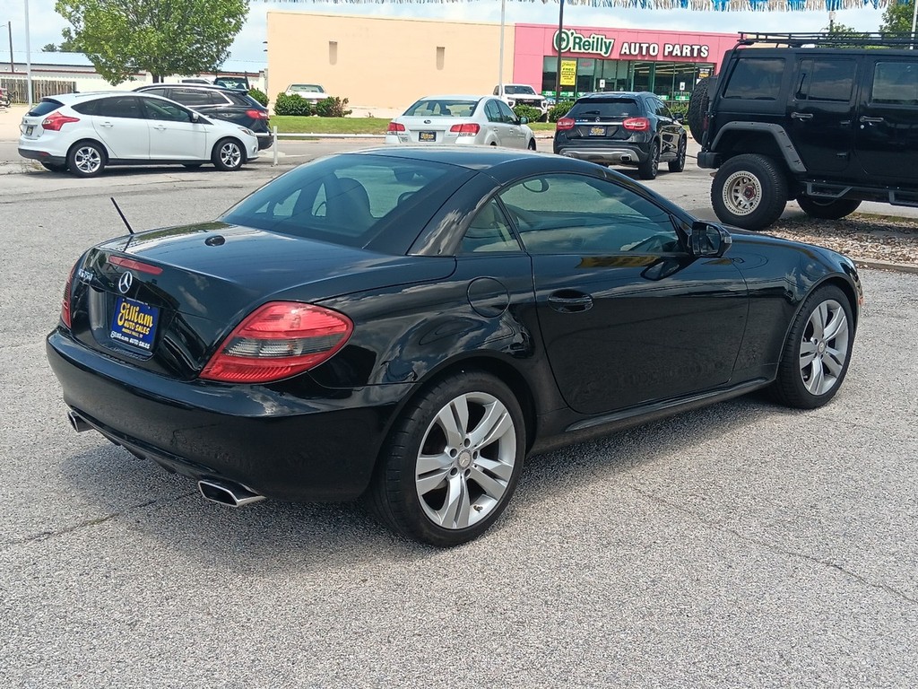 Mercedes-Benz SLK-Class Vehicle Full-screen Gallery Image 03