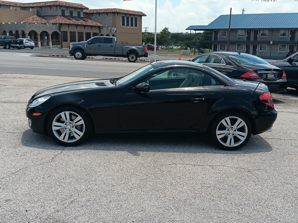 Mercedes-Benz SLK-Class Vehicle Full-screen Gallery Image 06