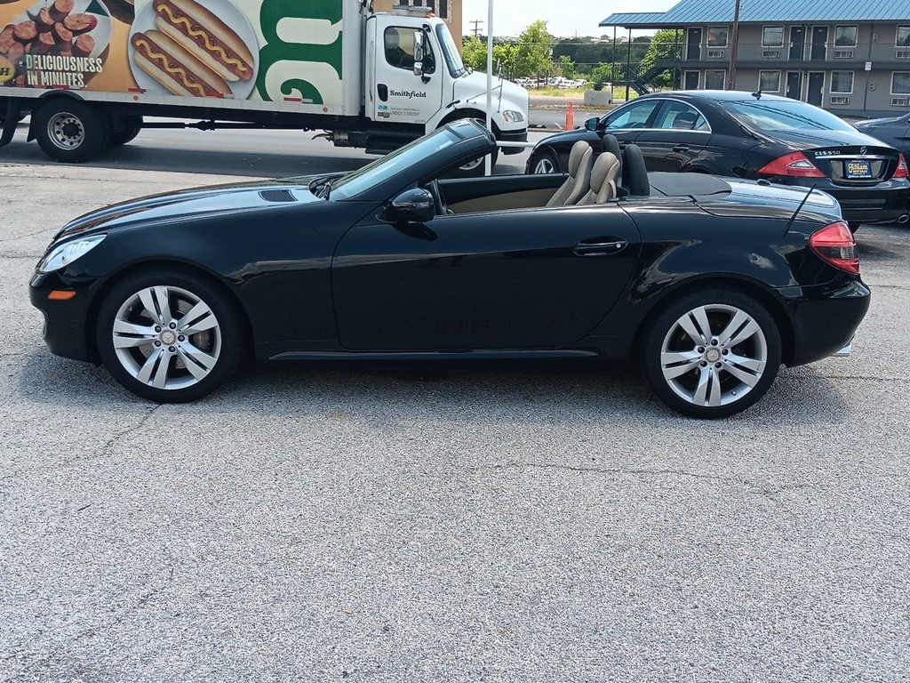 Mercedes-Benz SLK-Class Vehicle Full-screen Gallery Image 09