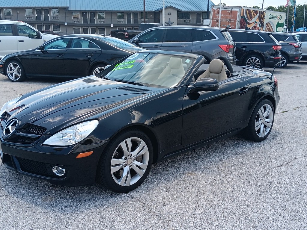 Mercedes-Benz SLK-Class Vehicle Full-screen Gallery Image 10