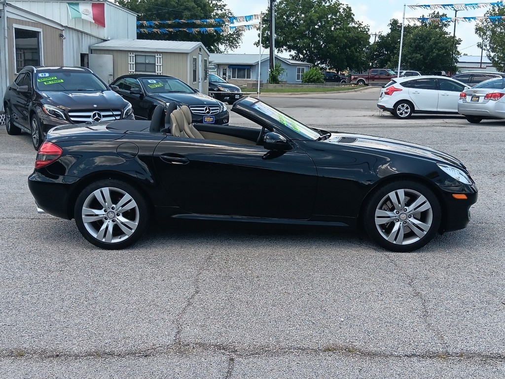 Mercedes-Benz SLK-Class Vehicle Full-screen Gallery Image 12
