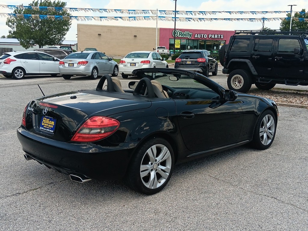 Mercedes-Benz SLK-Class Vehicle Full-screen Gallery Image 13