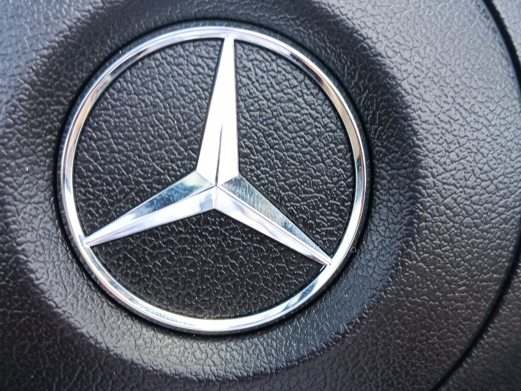 Mercedes-Benz SLK-Class Vehicle Full-screen Gallery Image 17