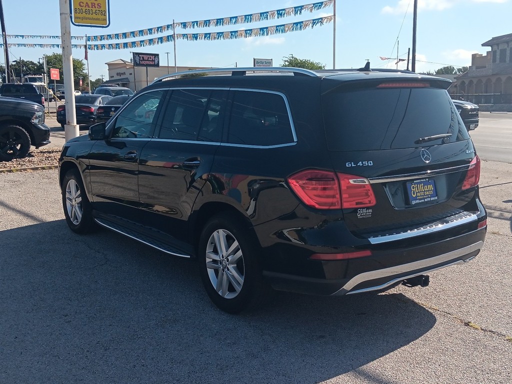 Mercedes-Benz GL-Class Vehicle Full-screen Gallery Image 5